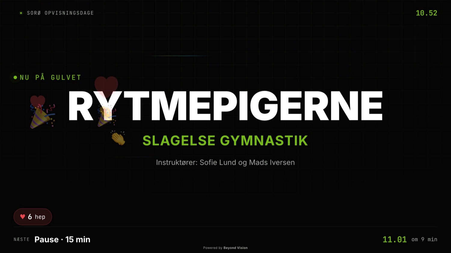 Hep-hjerter fra publikums mobiler flyver op over storskærmen.