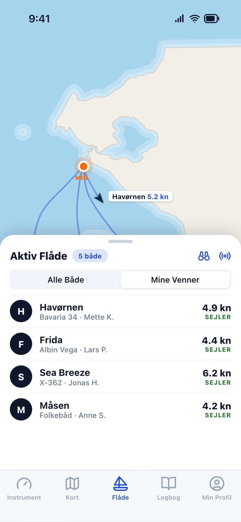 The fleet tab with friends' boats live on the chart and the active fleet list with speed and status.
